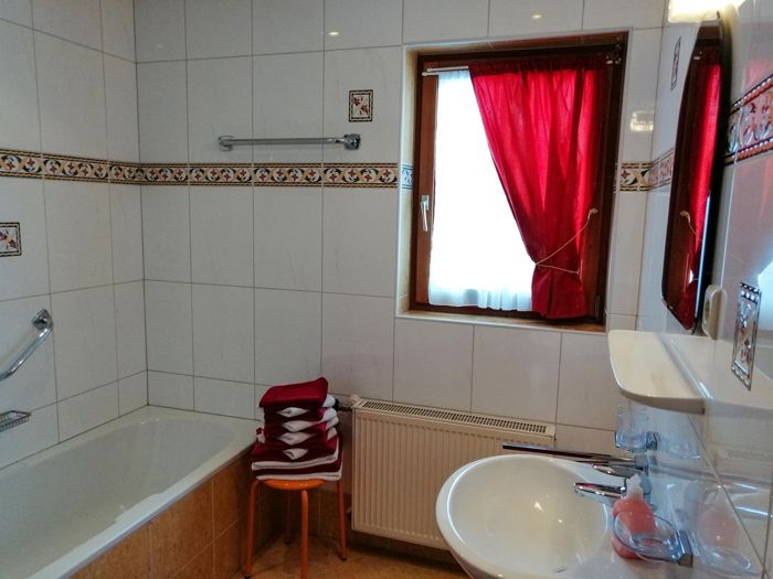 Badezimmer mit Wanne