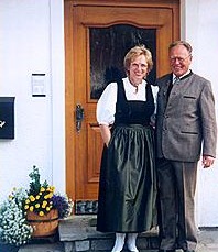 Ihre Gastgeber vor der Haustür des Landhaus Kirchner